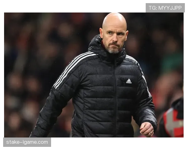 滕哈赫反击体系引爆赛场：战术革新引领球队逆袭之路