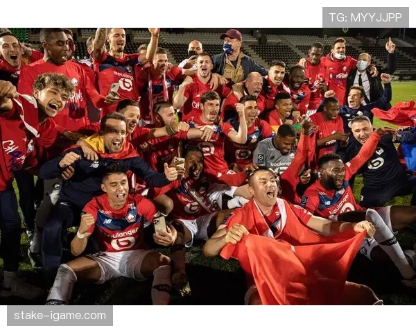 里尔防守稳固助球队排名攀升，表现引人关注