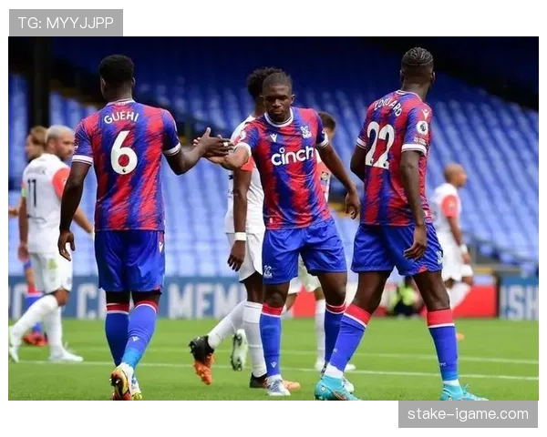 西汉姆球迷集体发声，呼吁加强俱乐部管理与沟通机制